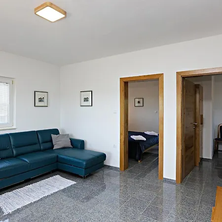 Apartman With Swimming Pool Bogdanovici, - 23394 Šibenik