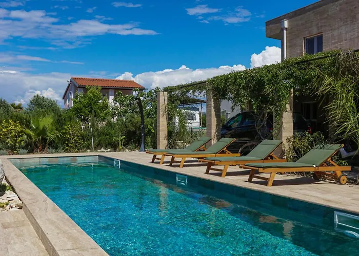 With Swimming Pool Bogdanovici, - 23394 *