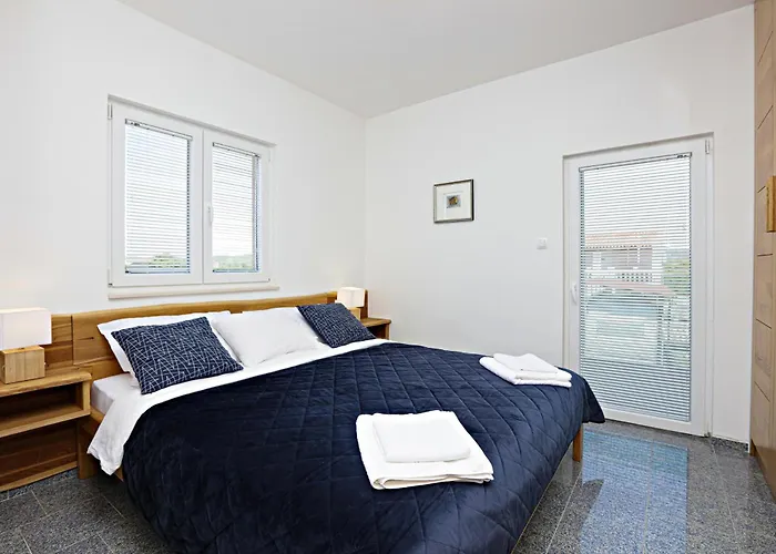 Appartement With Swimming Pool Bogdanovici, - 23394 *